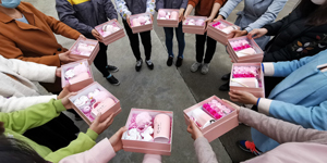 3.8節(jié)快樂，大家猜猜看那個(gè)美女漂亮！